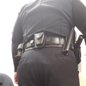 Police duty belt setup: A guide to duty equipment placement